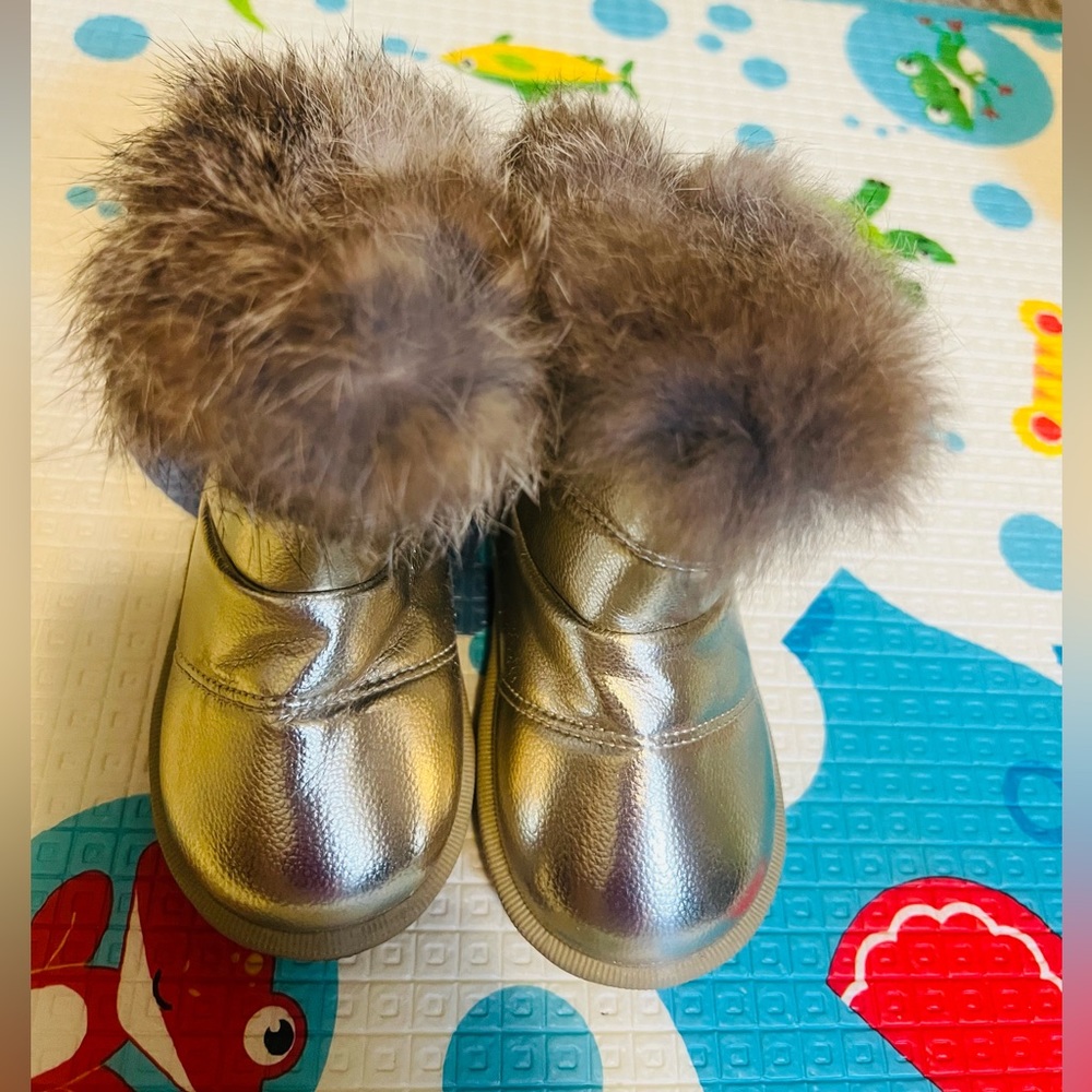Fur filled gold boots size 3